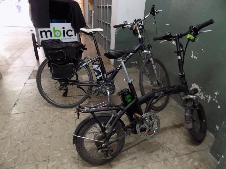 La bicicleta elèctrica comença a fer-se un lloc als carrers i al comerç de Manresa