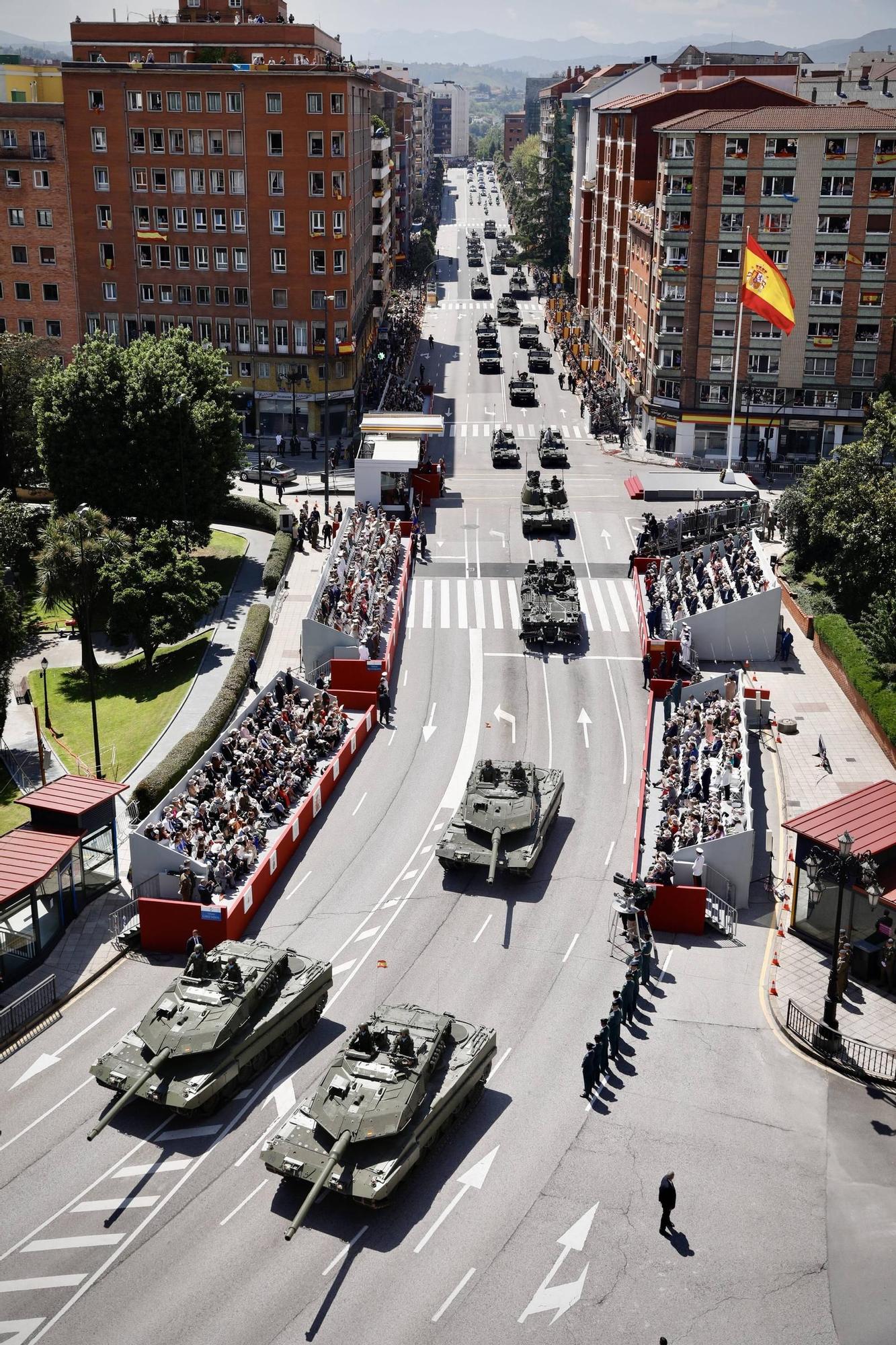 EN IMÁGENES: Así fue el multitudinario desfile en Oviedo por el Día de las Fuerzas Armadas