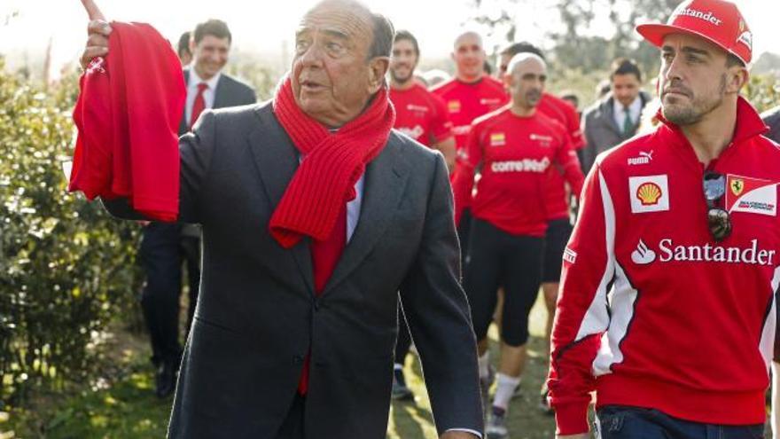 Alonso participó junto al presidente del Banco de Santander en la inauguración de una pista en Madrid.