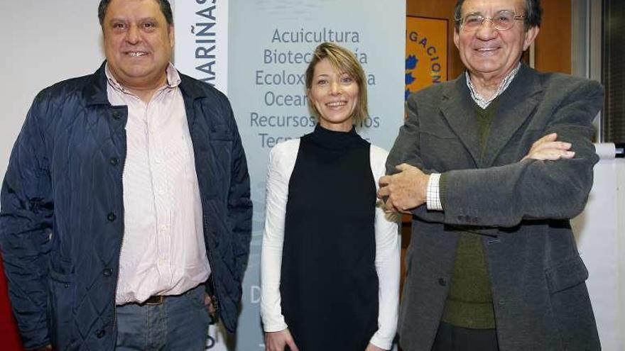 Alfonso Caride, de la Universidad, María Rey y Ángel Guerra. // M.G.B.