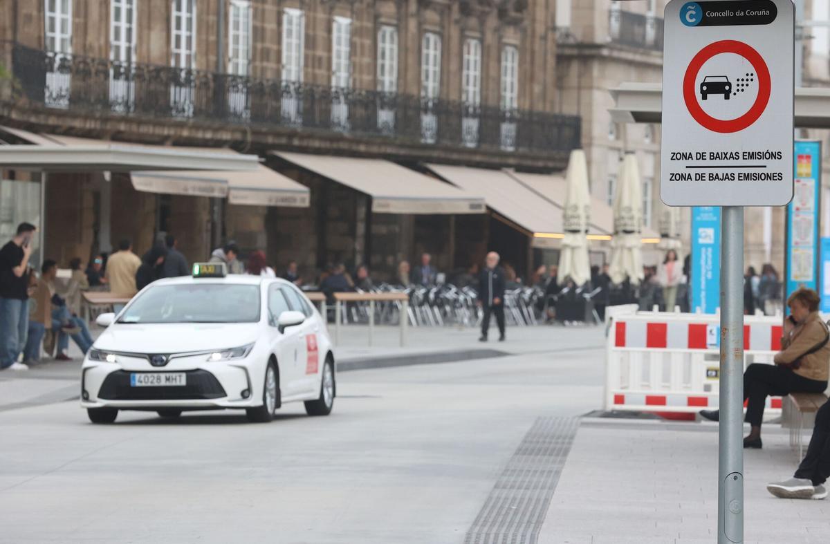 Señal de Zona de Bajas Emisiones en la Marina