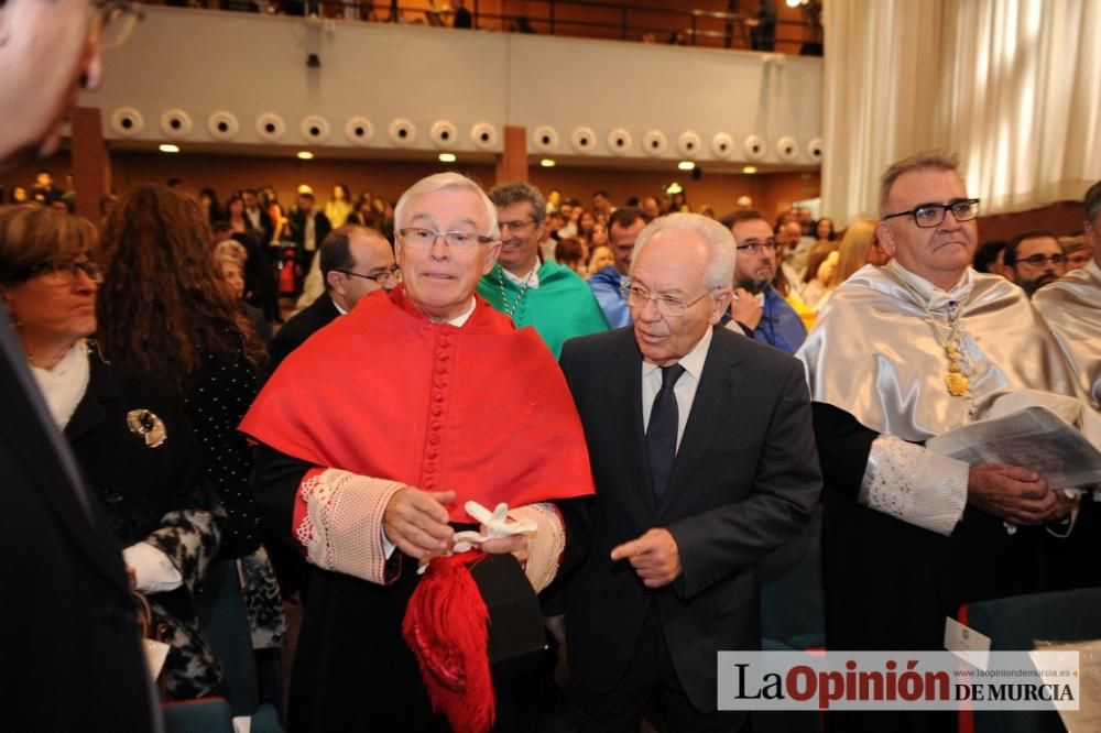 Rosamaría Alberdi, primera enfermera doctora honoris causa de España por la UMU