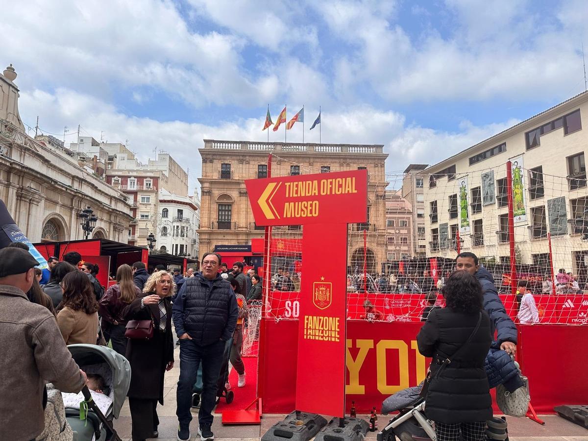 Gran ambiente en la Fan Zone.