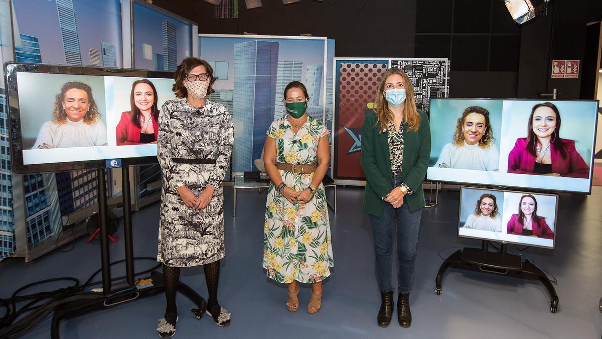 De izquierda a derecha, María José Rodríguez Jaume, Patricia Rodríguez Barrios y María Such. Y de forma telemática, Magda Male y Amelia Navarro.