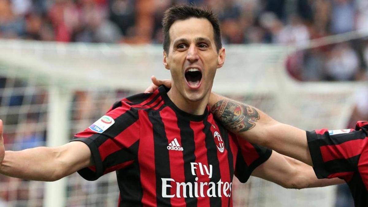 Nikola Kalinic en un partido con el Milan