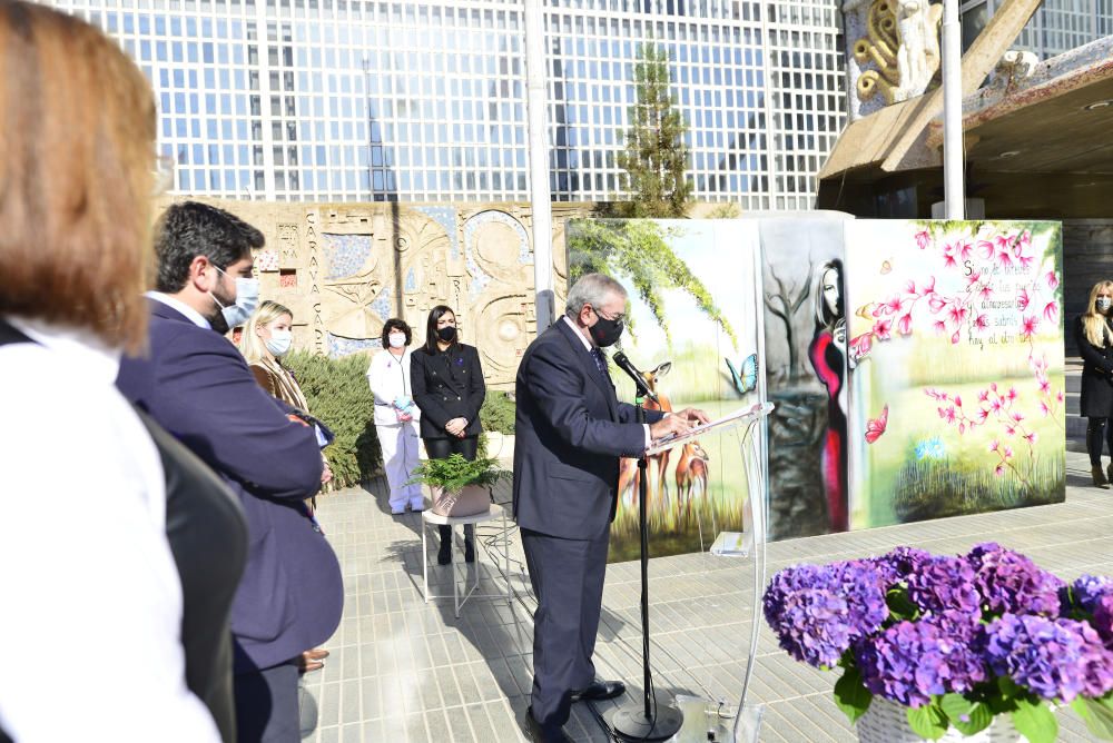 Homenaje a las víctimas de la violencia machista en la Asamblea Regional