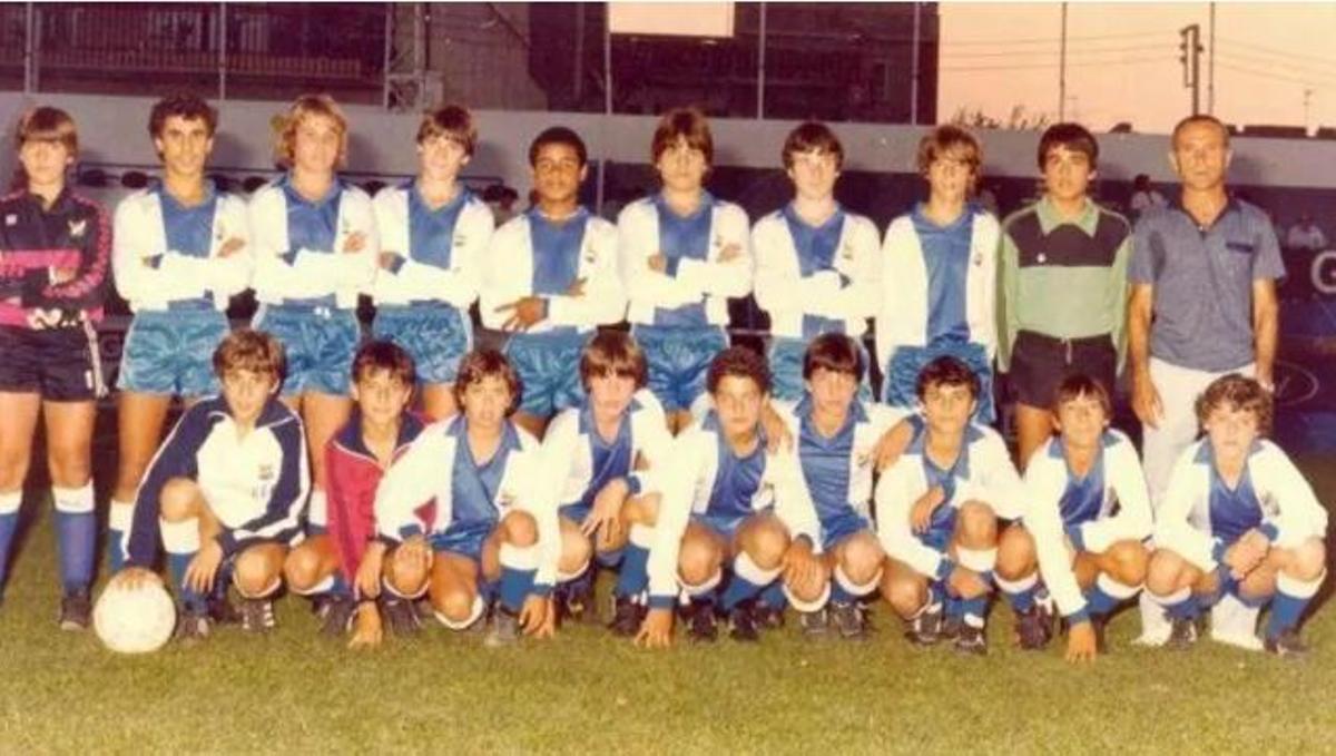 Napo, el tercer de baix, a sota Tito Vilanova, amb el Figueres infantil