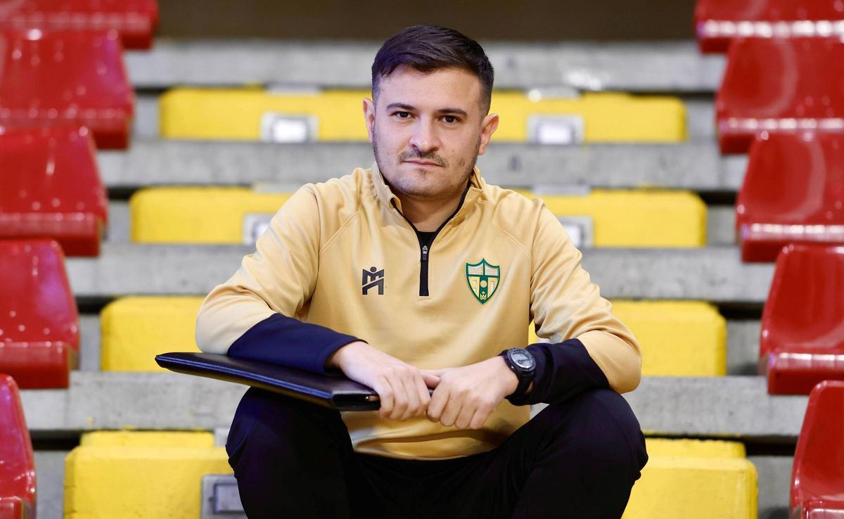 Santoro, en la grada del pabellón cordobés.