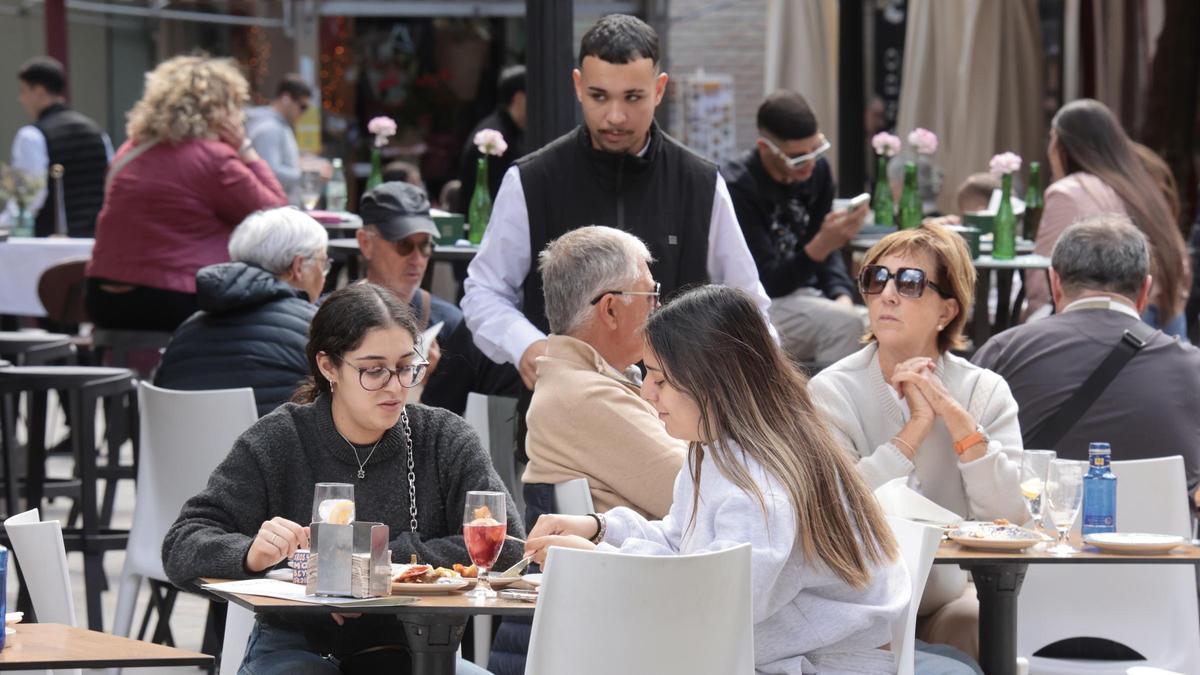 Las terrazas volvieron a llenarse este lunes en Murcia.