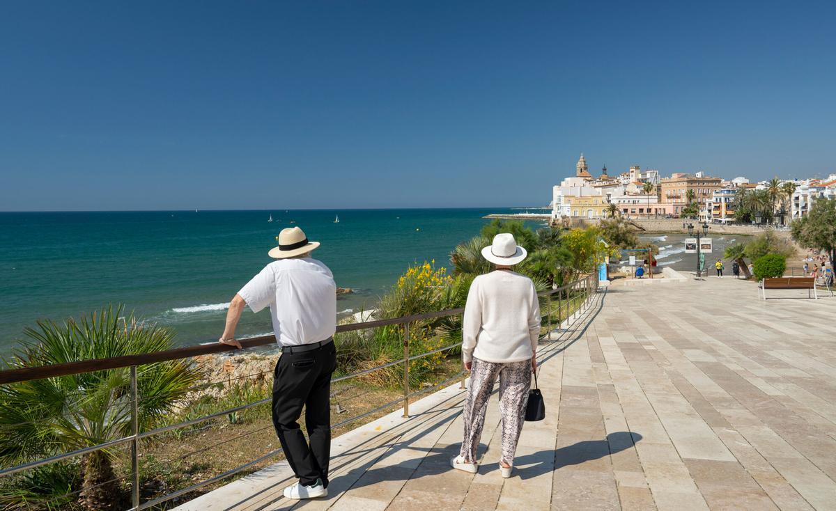 03.06.2024 Sitges El sector turistico confirma como se esta desestacionalizando la llegada de viajeros Por el cambio climatico, teletrabajo i los jubilados son más activos Fotos: Marc Vila