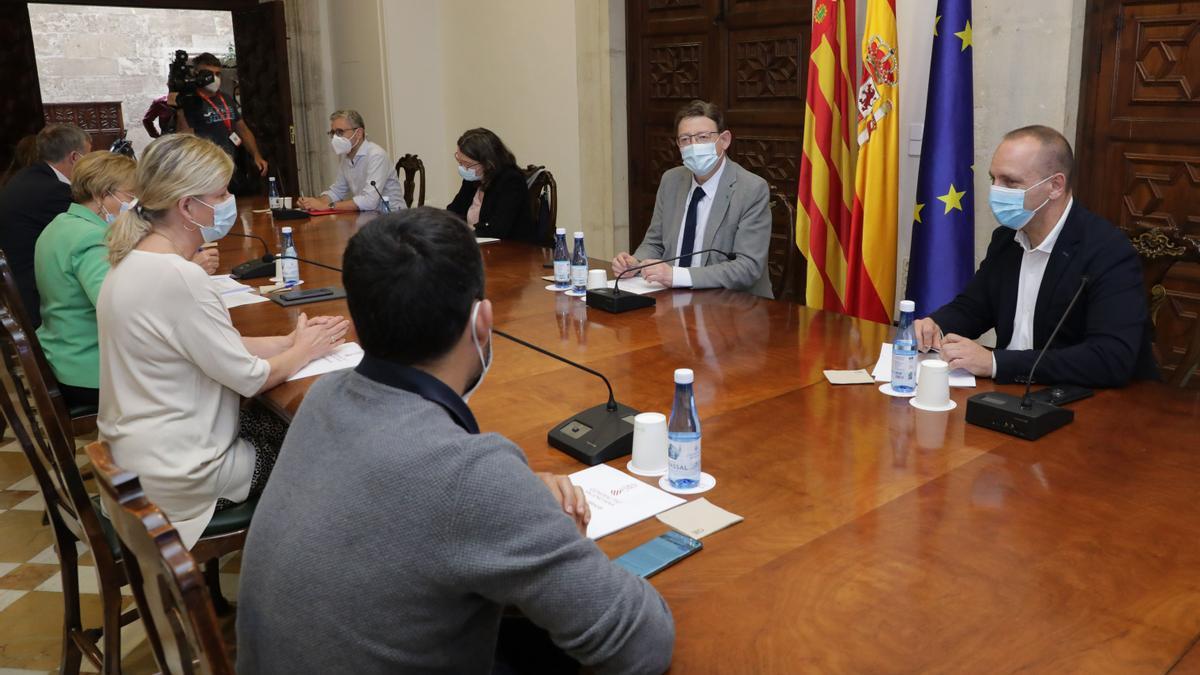 El presidente, Ximo Puig, encabezó la reunión de la a mesa interdepartamental para la prevención y actuación ante el coronavirus celebrada ayer.