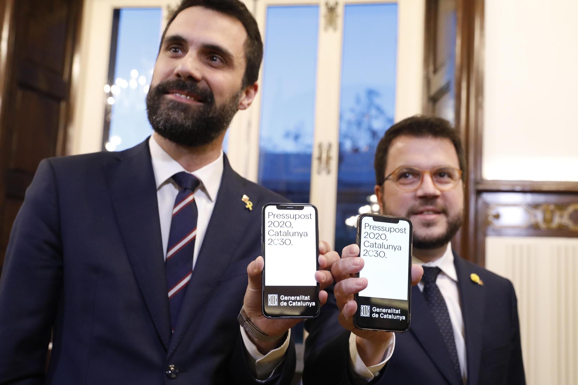 Roger Torrent y Pere Aragonès, en la presentación de los presupuestos de la Generalitat en 2020.