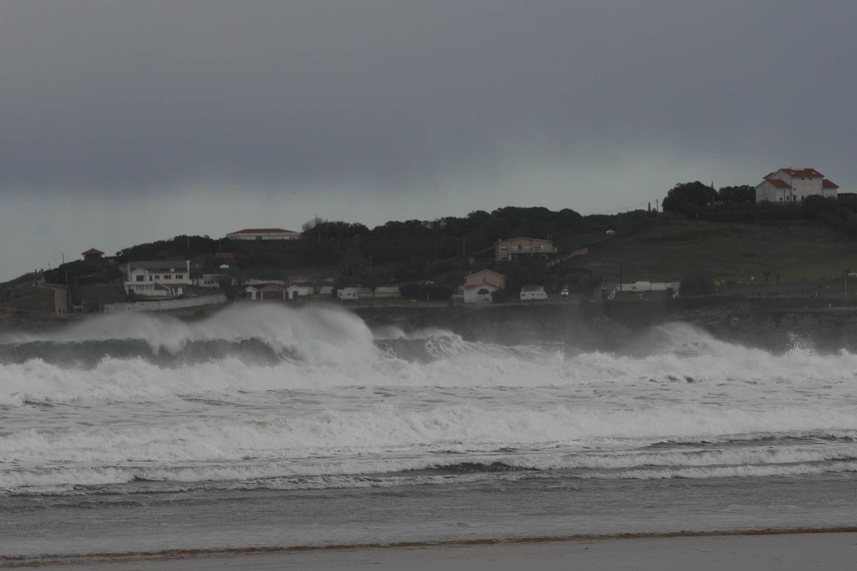 Los trabajos para arreglar el reloj de la Escalerona, en imágenes