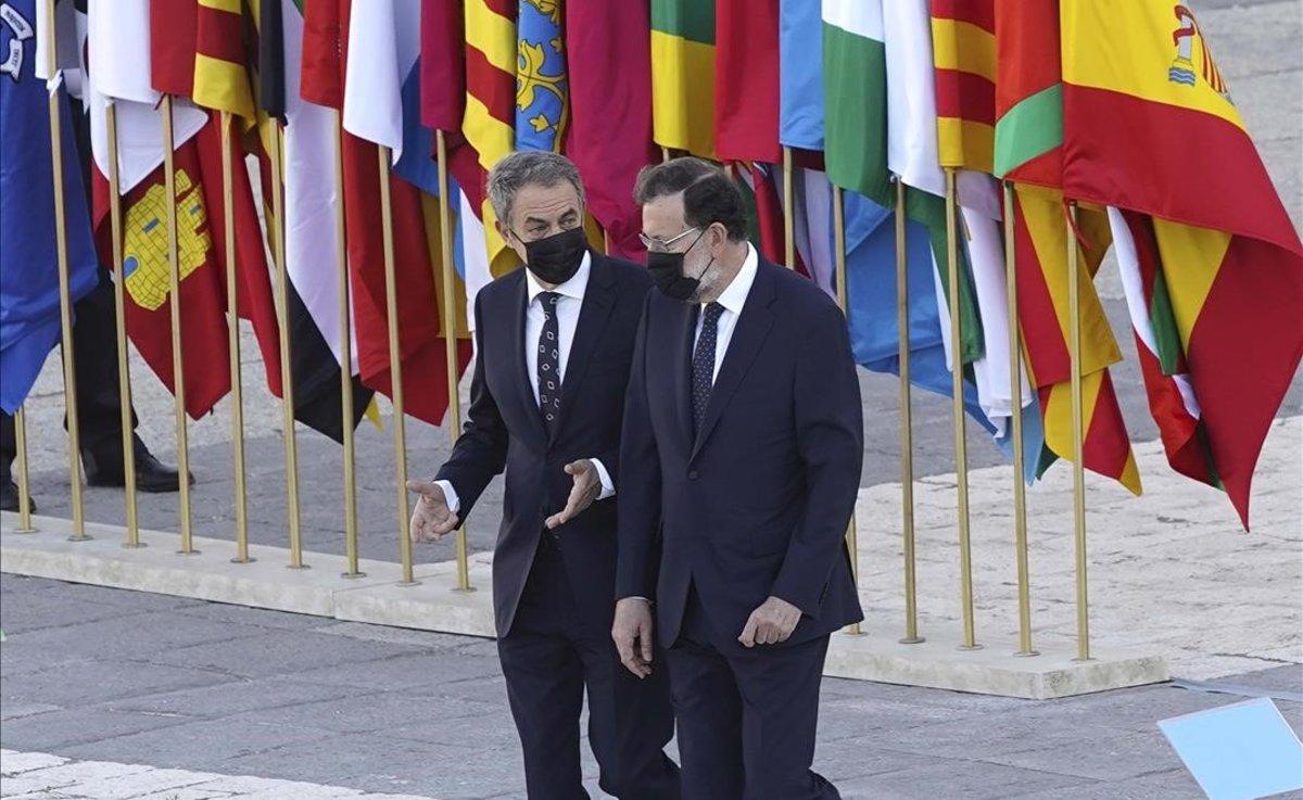 Los expresidentes José Luis Rodríguez Zapatero y Mariano Rajoy, a su llegada al acto.