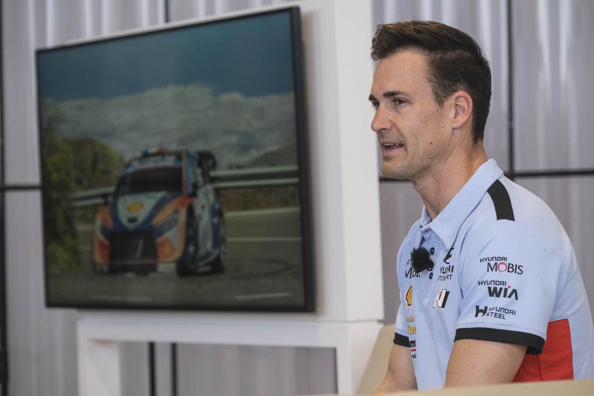 Dani Sordo durante su entrevista de hoy en las instalaciones de Hyundai Canarias.