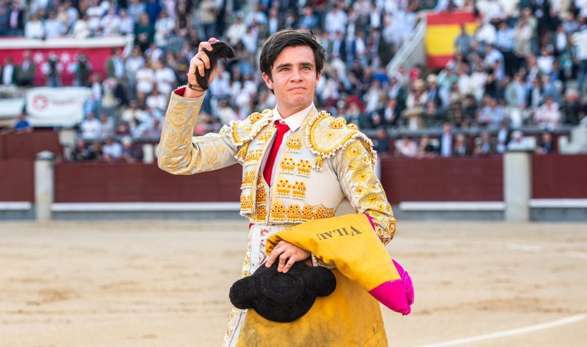 Mario Vilau pasea la oreja del segundo de la tarde en Madrid antes de resultar herido