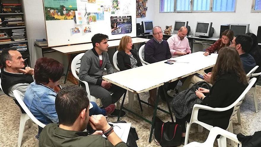 Reunión de la plataforma con los grupos políticos.