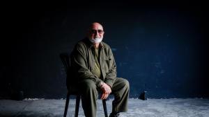 Biel Mesquida publica el poemari ‘Trast’, «un crit davant la destrucció»