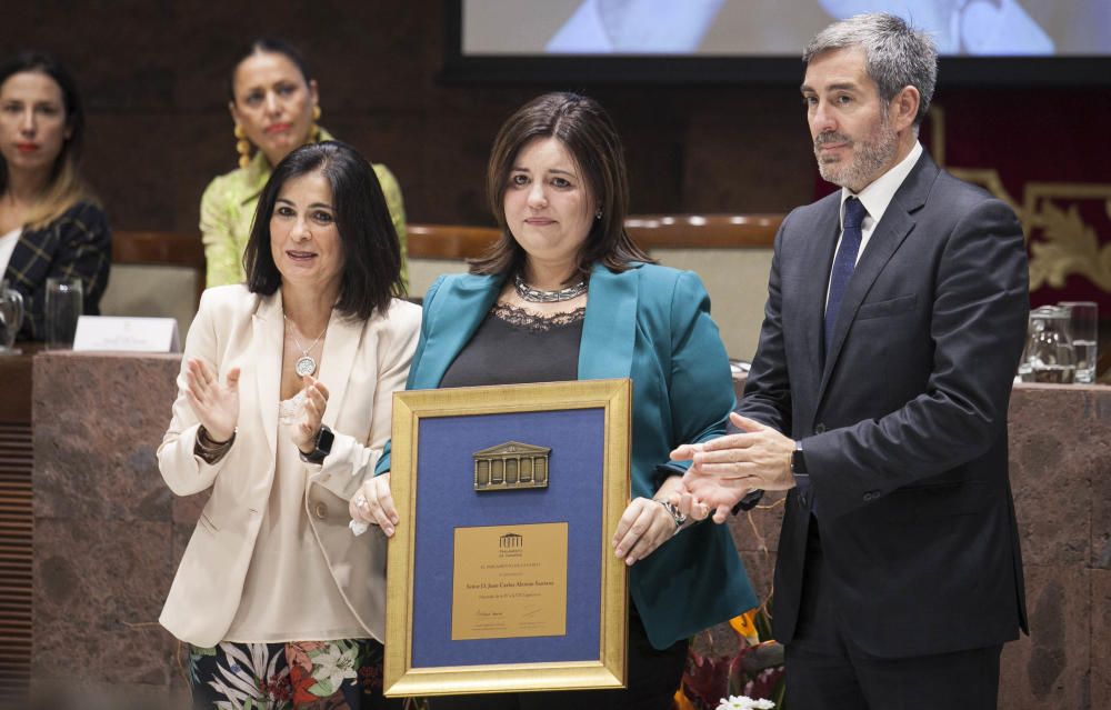 El Parlamento rinde homenaje póstumo al ...