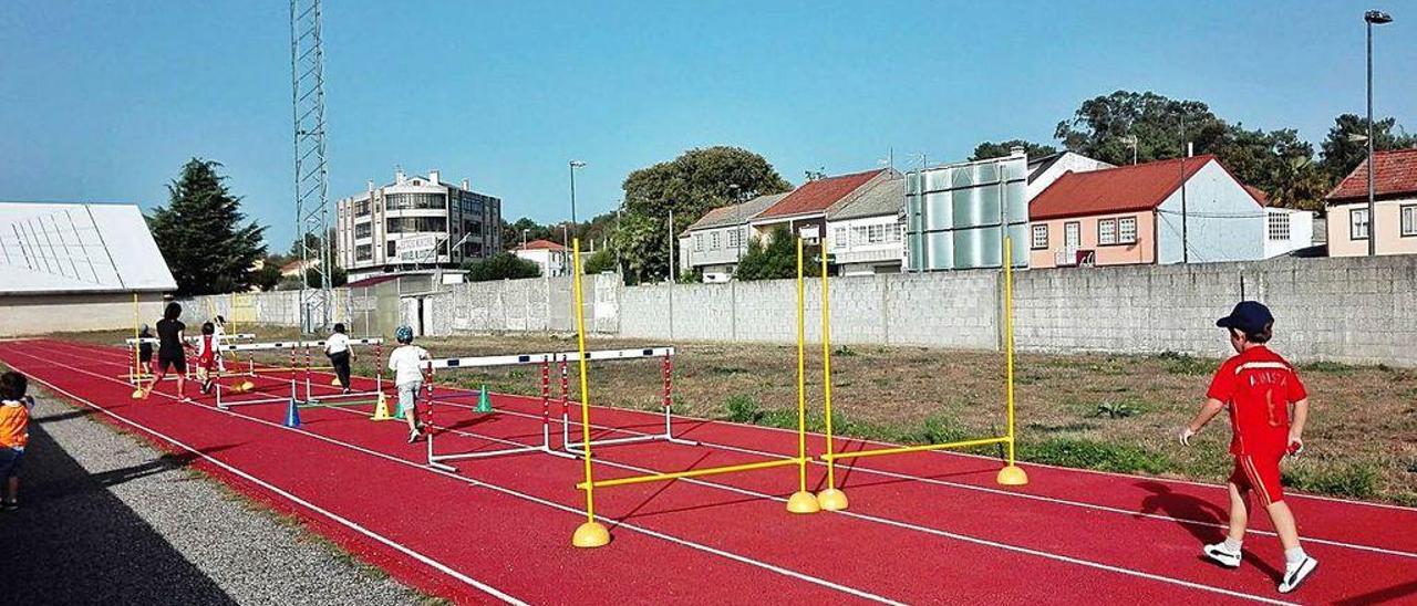 Panorámica de las pistas de atletismo del Cortizo durante un entrenamiento de la EAD.