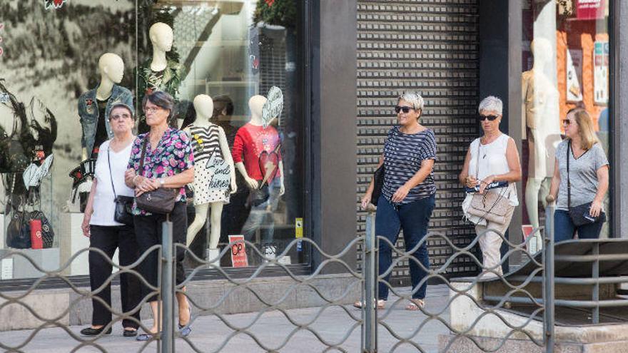 La avenida Maisonnave el pasado domingo con los comercios cerrados