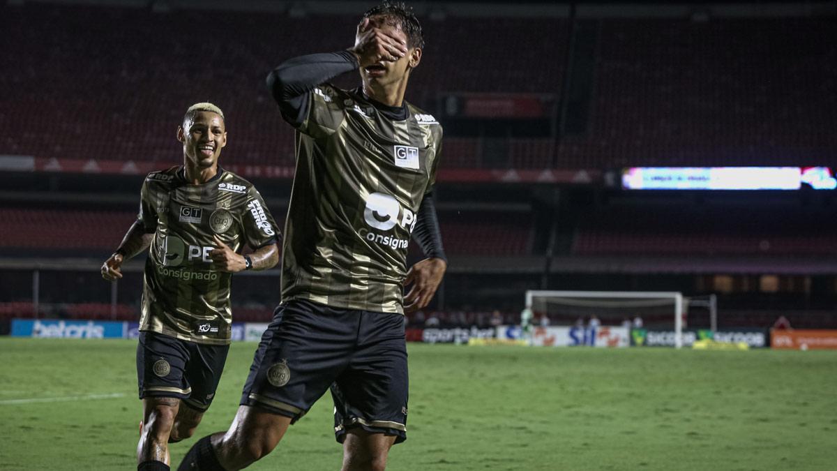 Sarrafiore celebra el gol marcado contra el Sao Paulo