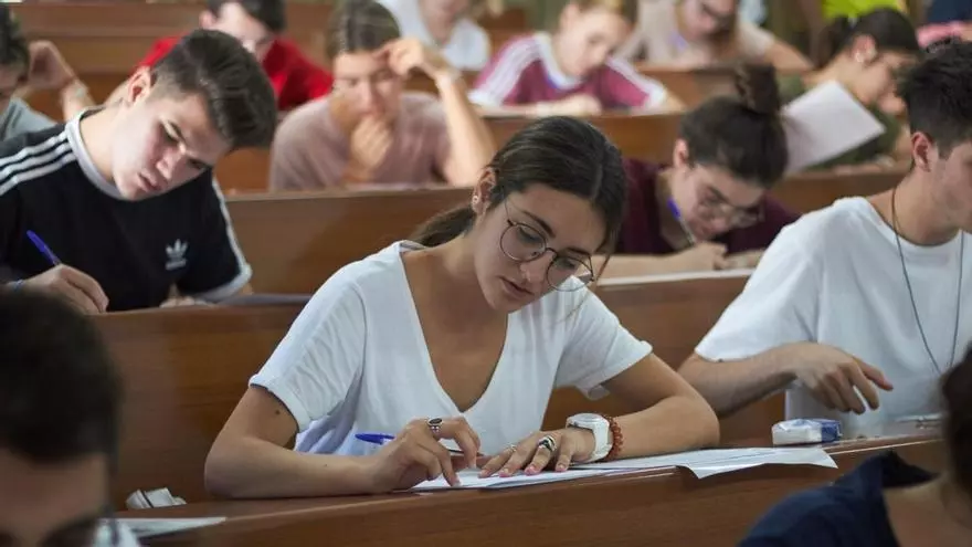 VÍDEO | Pruebas de la PAU 2025 en la Universidad de Sevilla