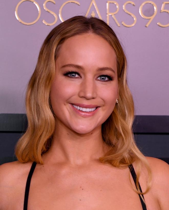 Jennifer Lawrence con ondas en el pelo