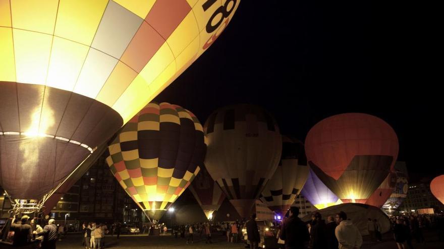 Espectáculo de luces y música con globos aerostáticos en Gijón