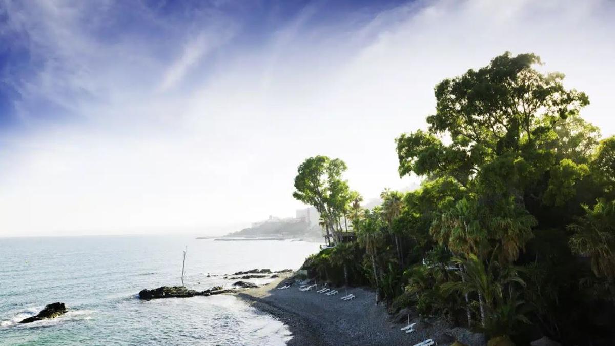 Esta es la playa de Málaga compuesta por pequeñas calas que apenas nadie conoce