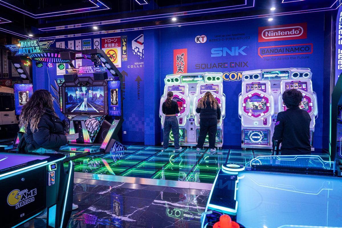 Barcelona, 20/11/2025 On Barcelona. Fotos de Game Station, Av. Carrilet 353, L'Hospitalet de Llobregat. AUTOR: MANU MITRU