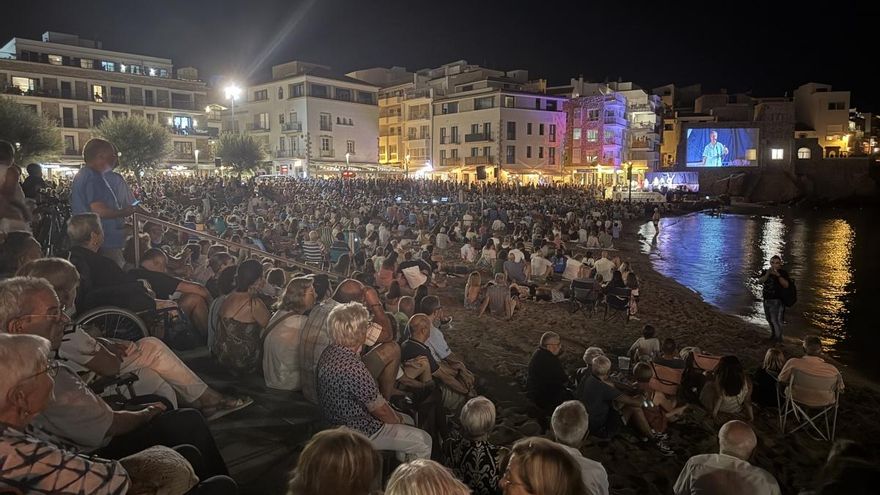 &#039;El meu avi&#039;, un convidat sorpresa i més de 7.000 persones a la Platja: així ha estat la Cantada d&#039;Havaneres de l&#039;Escala 2025