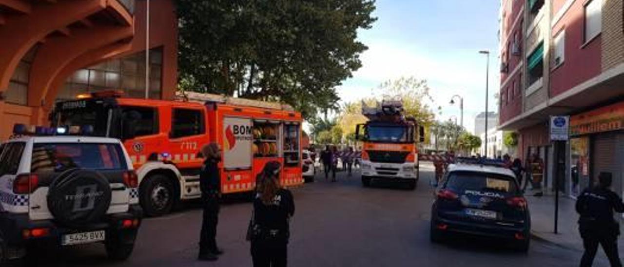 Un bombero fuera de servicio rescata a una madre y su hija de un incendio en su vivienda