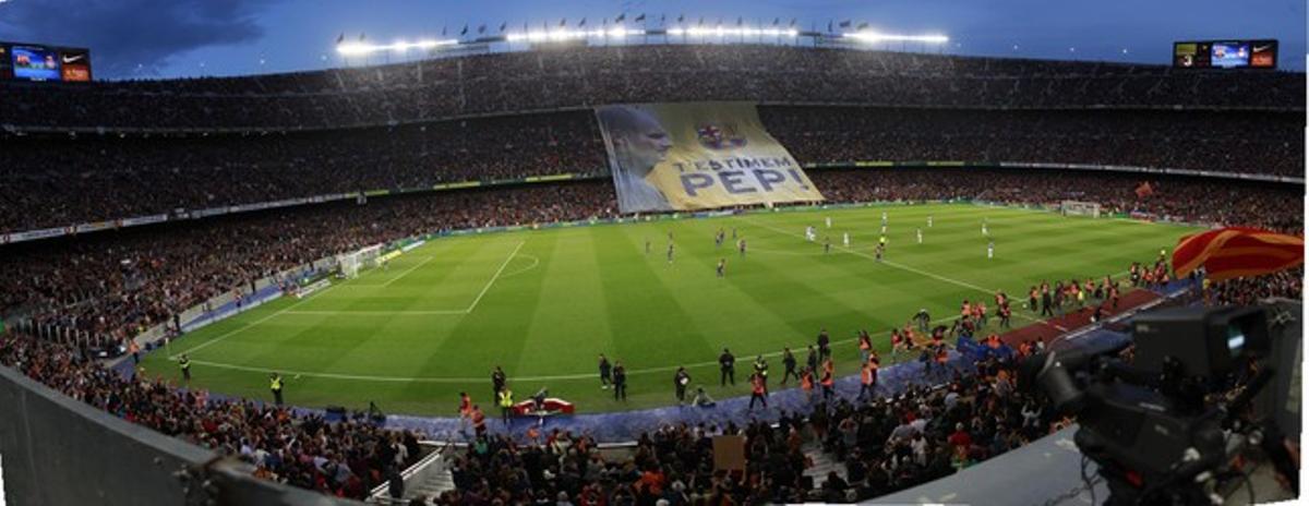 El Camp Nou se ha llenado para rendir tributo al técnico azulgrana. 89.044 aficionados han acudido al estadio.