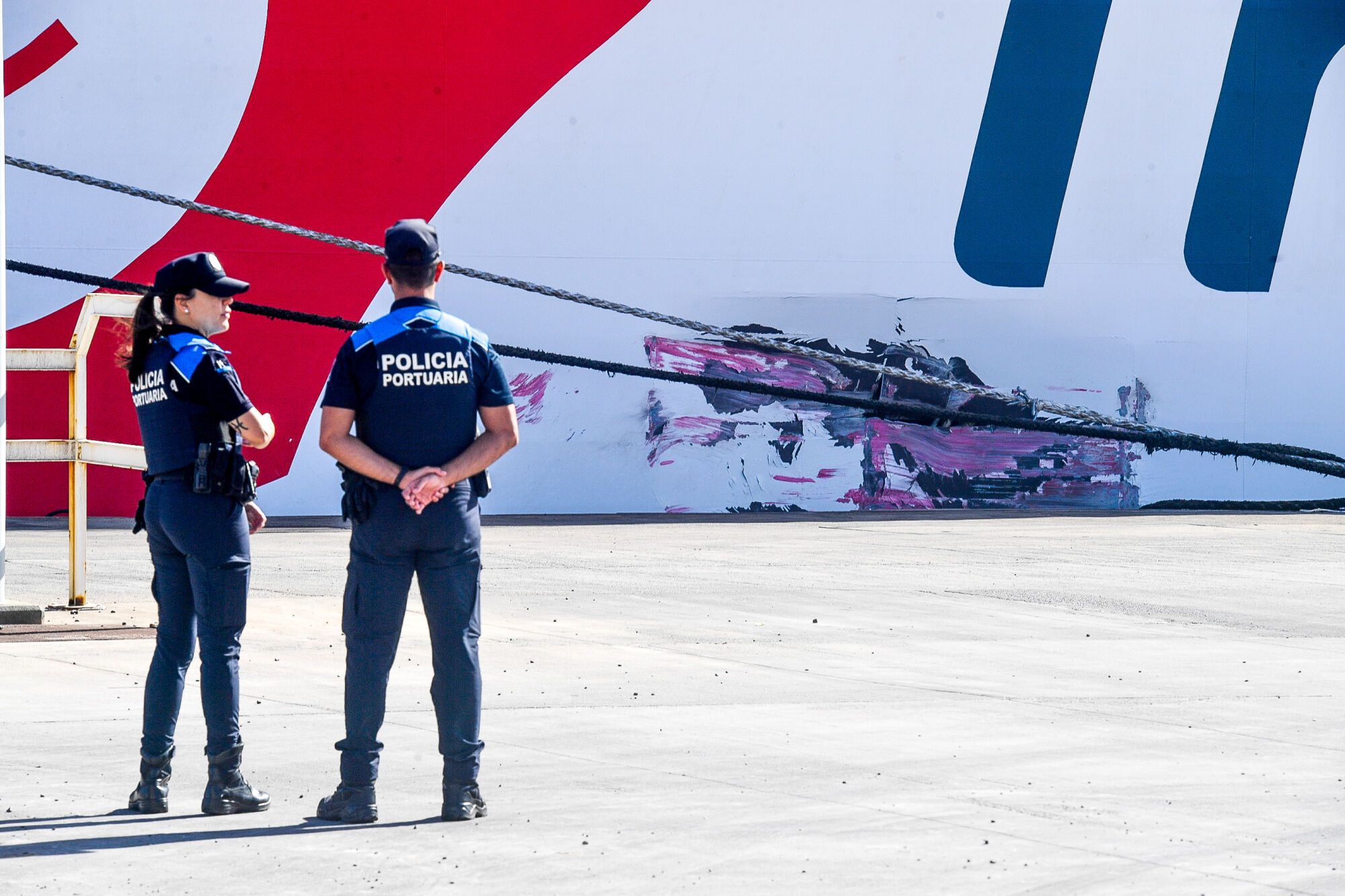 Un barco de Naviera Armas-Trasmediterránea impacta contra un muelle en el Puerto de Las Palmas