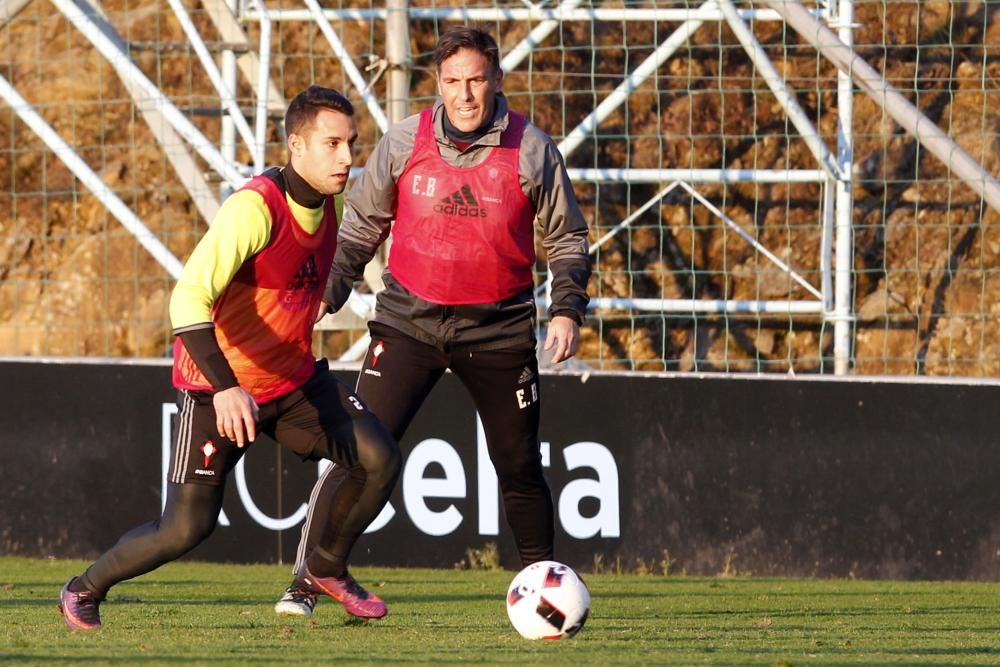 Eduardo Berizzo trabaja con el equipo a contrarreloj para preparar el encuentro de Copa ante el Valencia