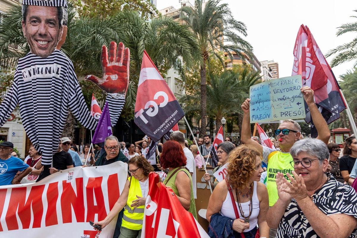 Las asociaciones de víctimas de la dana protestan en Alicante