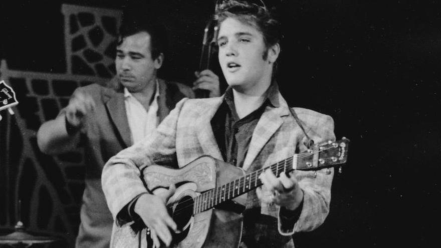 Elvis Presley al plató del xou d&#039;Ed Sullivan, que el va llançar a la fama.