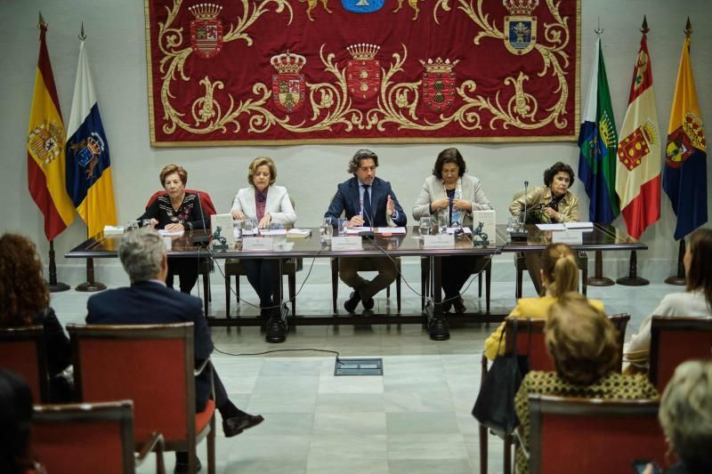 Presentación de Fuimos nosotras, las primera parlamentarias de la Democracia (Magis Iglesias) Asisten Gustavo Matos, presidente del Parlamento de Canarias, y María José Guerra Palmero, consejera de Educación  | 10/02/2020 | Fotógrafo: Andrés Gutiérrez Taberne