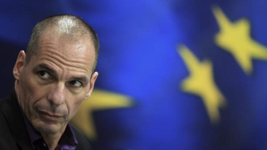 Varufakis pide el voto para Macron, &quot;el único ministro&quot; de la UE que quiso ayudar a Grecia en el rescate