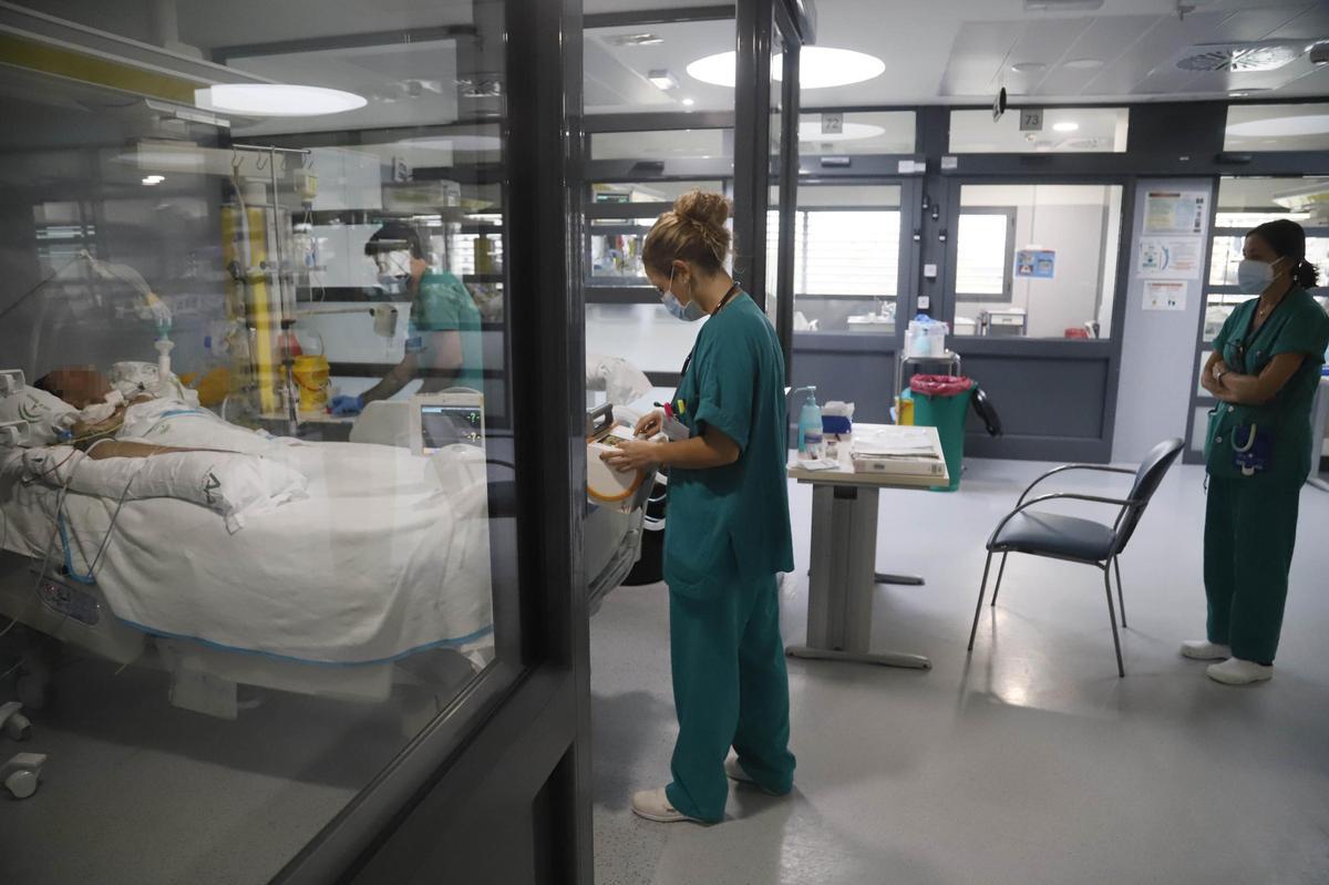 Imagen de archivo de la UCI del hospital Reina Sofía.