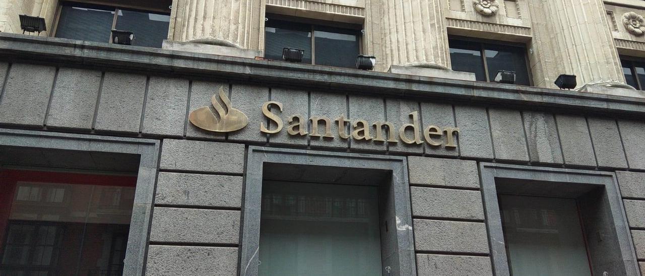 Imagen de archivo de una sucursal del Banco Santander.