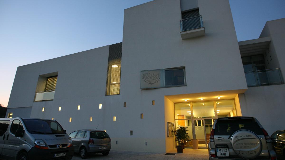 Fachada del Ayuntamiento de Sant Joan, en una imagen de archivo