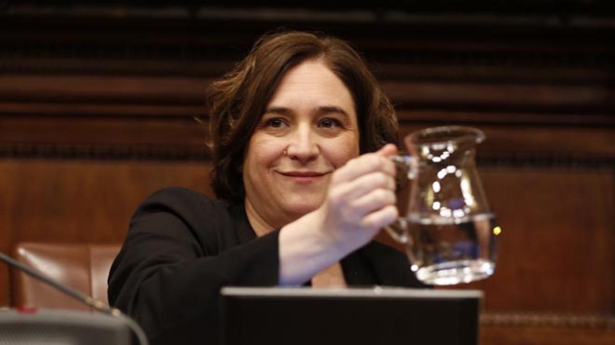 Colau allarga la mà a loposició per arribar a acords durant la segona meitat del mandat.
