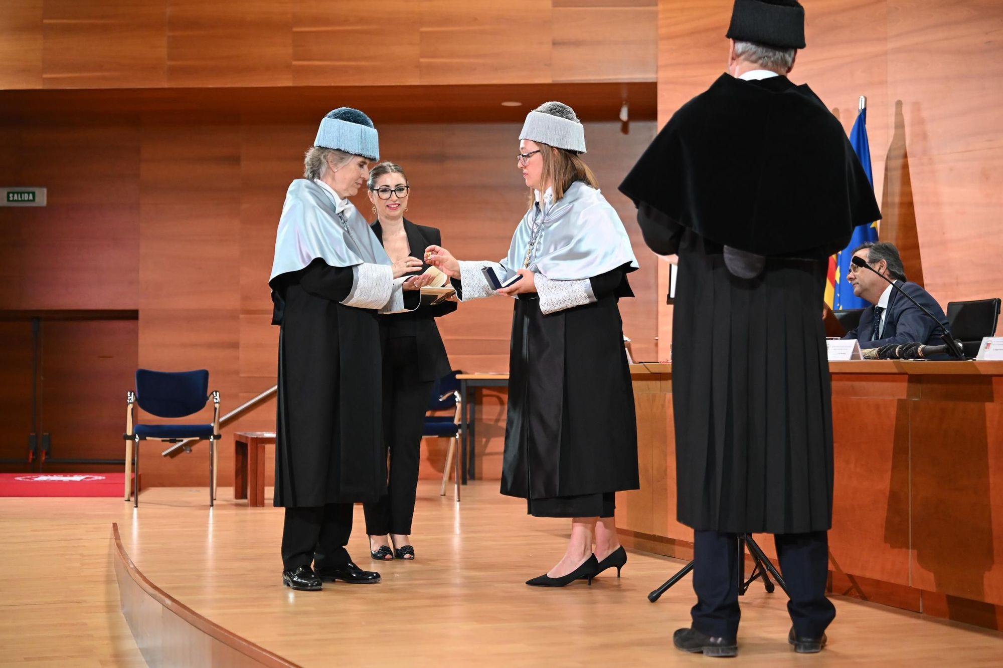 Así ha sido el acrto de investidura como Doctora Honoris Causa por la UMH de Elche de la periodista Paloma del Rio