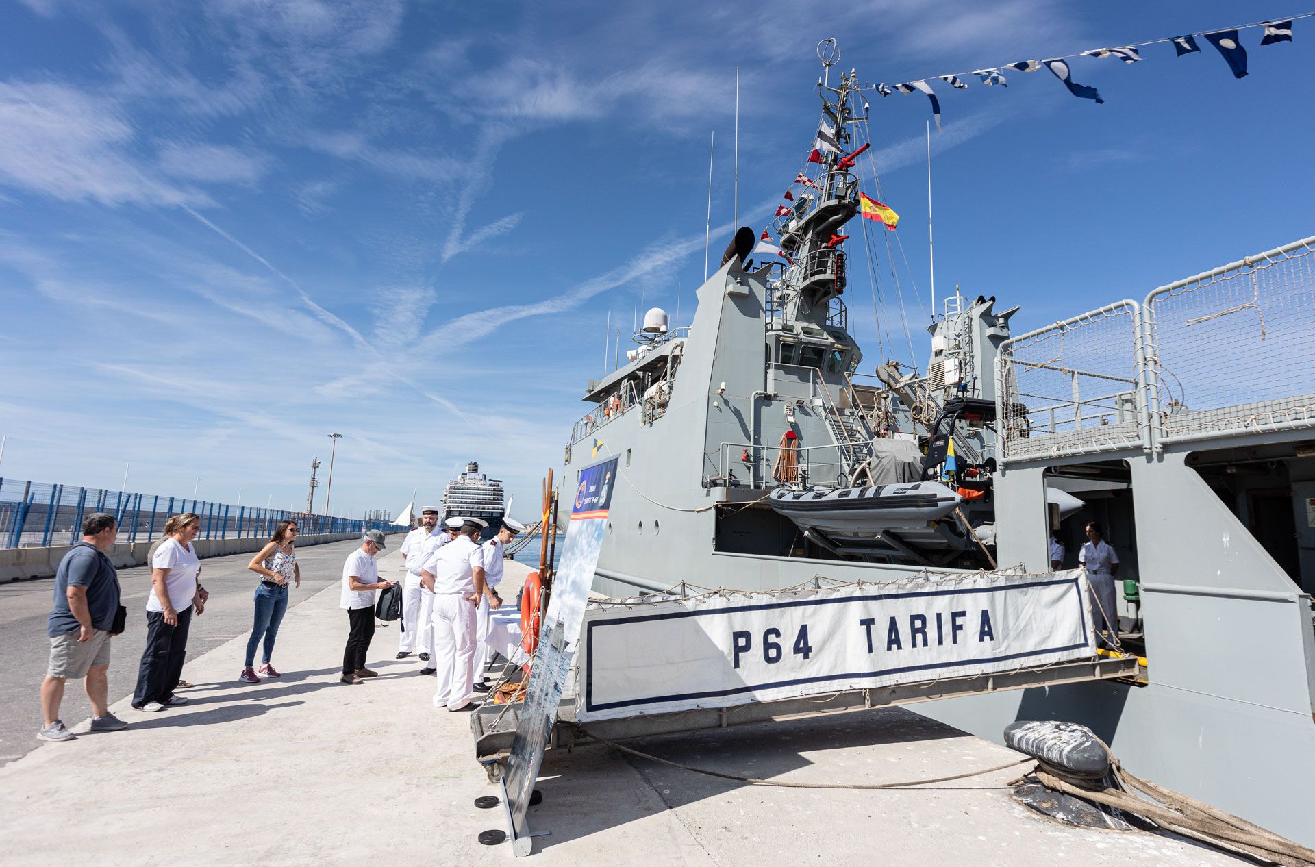 El patrullero Tarifa atraca en Alicante