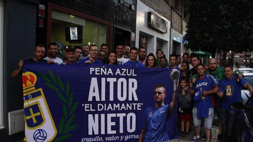 Los miembros de la peña azul Aitor Niieto.