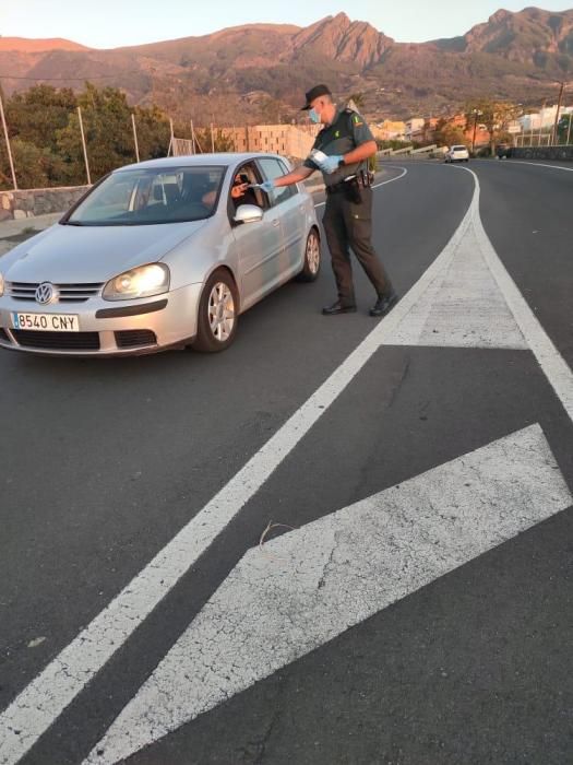 Reparto de mascarillas en Santa Cruz de Tenerife