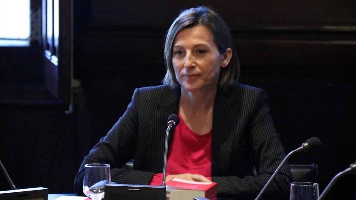 La presidenta Carme Forcadell presidiendo la reunió de representantes parlamentarios en el Diputación Permanente del Parlament.