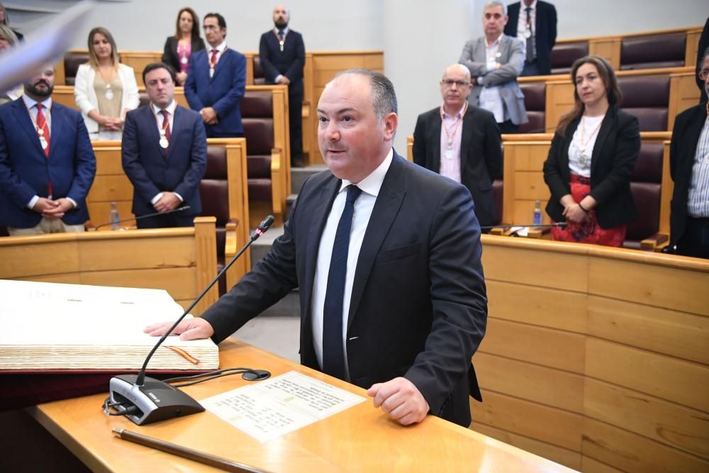 Fue elegido por 17 votos frente a los 14 otorgados a Rosa Gallego del PP. Ha anunciado un plan de lucha contra la despoblación rural en su investidura.